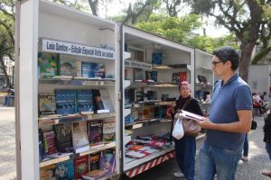 Onde doar livros em Santos
