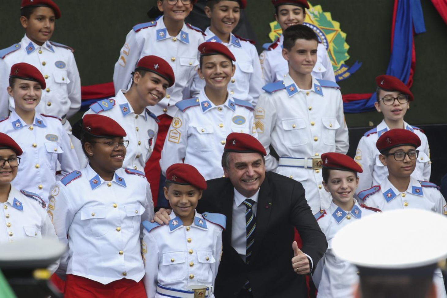 MEC acaba com programa de escolas cívico-militares | Jornal da Orla