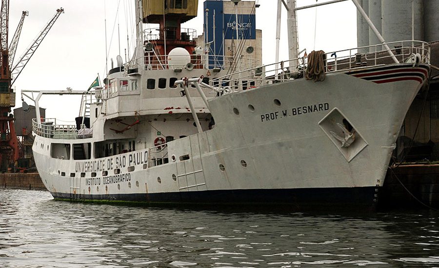 O navio Professor Wladimir Besnard, atracado no Porto de Santos após anos de indefinição sobre o seu destino, será desmanchado.