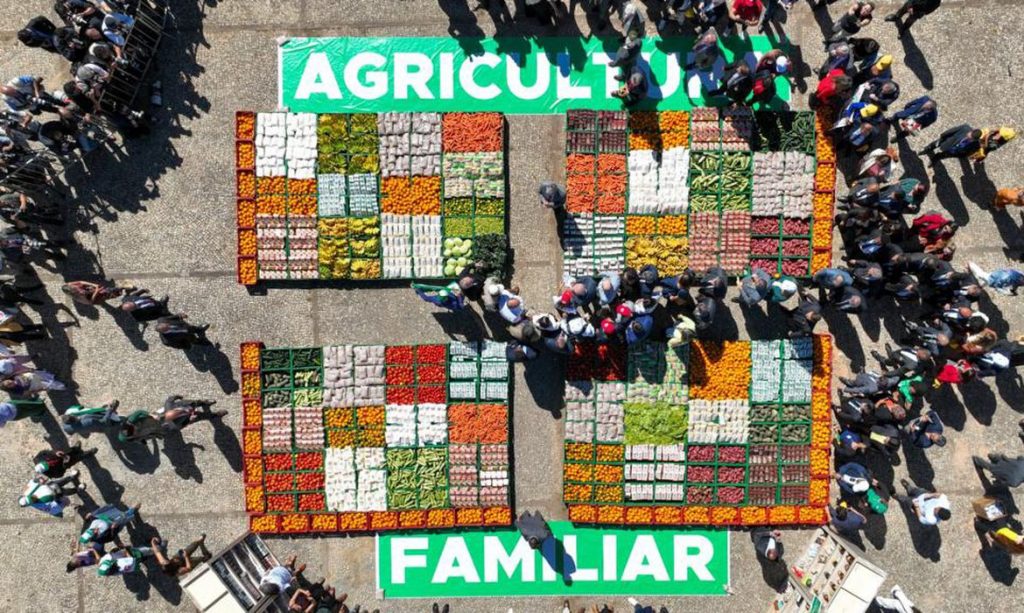 Lula sanciona Programa de Aquisição de Alimentos com projeto do MTST