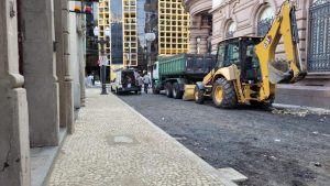 Calçadão da Rua XV em Santos começa a ganhar novo visual