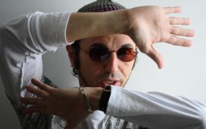 Zeca Baleiro faz show na inauguração do Parque Valongo nesta sexta