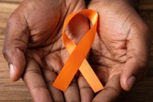 Agosto Laranja traz conscientização sobre Esclerose Múltipla