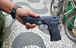 Guarda de Santos apreende menor foragido com simulacro de arma de fogo