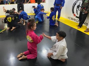 Aulas gratuitas de MMA e Jiu-jítsu em Guarujá