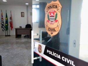 Polícia de SP apreende armas que eram rifadas na internet