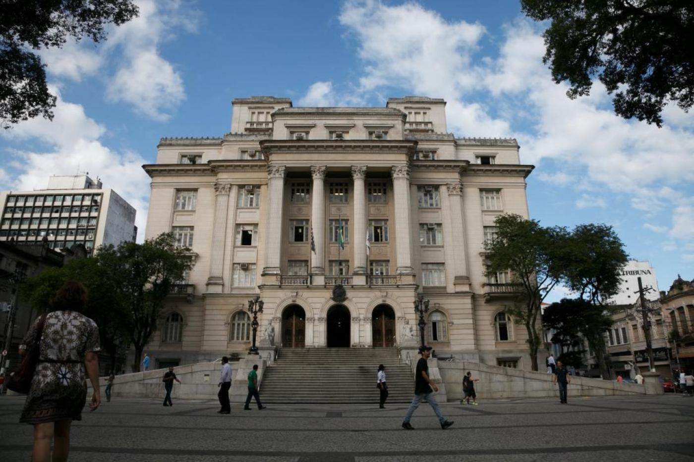 Santos vai antecipar segunda parcela do 13º salário para os servidores | Jornal da Orla