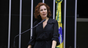 Carla Zambelli e hacker da Vaza Jato são alvos de operação da PF