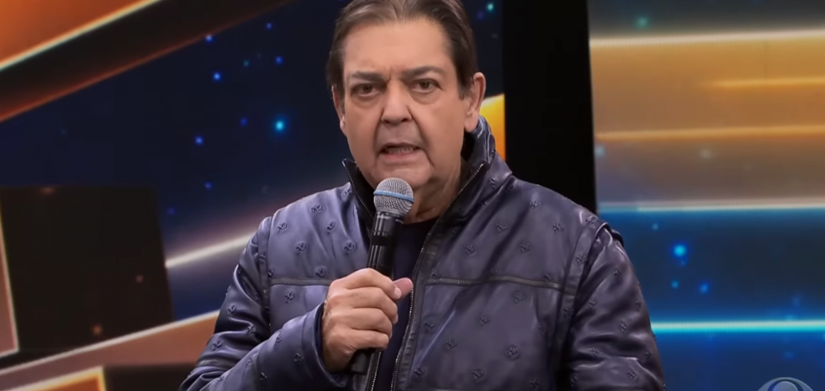 O apresentador Faustão, de 73 anos, recebeu um novo coração, que saiu de um doador de Santos e foi levado para capital de helicóptero.