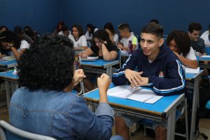 Guarujá desenvolve projeto de Libras na rede de ensino