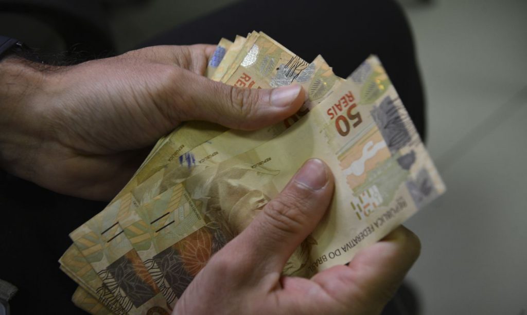 Empréstimo pessoal: taxa média de juros sobe para 8,44% ao mês