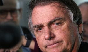 Bolsonaro passa por tratamento de refluxo e cirurgia de septo