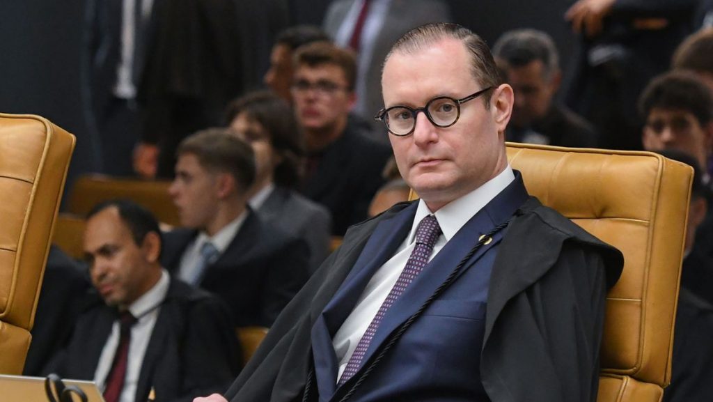 Zanin vota contra marco temporal e desempata julgamento