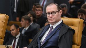 Zanin vota contra marco temporal e desempata julgamento