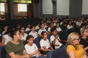 Escola de Santos inaugura anfiteatro