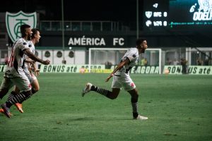 Vasco vence e afunda Santos no Z4