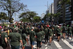 Caminhada conscientiza para doação de órgãos e tecidos em Santos
