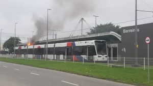 Fogo em vagão de VLT em São Vicente