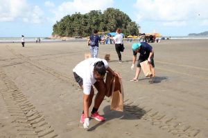 Santos terá mutirão de limpeza na praia no World Cleanup Day