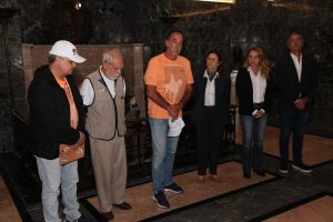 Comitiva passa por Santos repetindo passos de Dom Pedro I antes da Independência