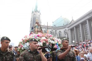 Santos celebra a força da fé em sua padroeira, N. Sra. do Monte Serrat