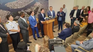 Ministro dos Portos assina termos para obras no Porto de Santos
