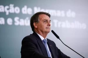 Projeto que daria medalha a Bolsonaro é retirada da Câmara de Santos