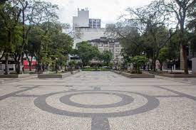 Iluminação especial em Santos chama atenção para doença rara | Jornal da Orla