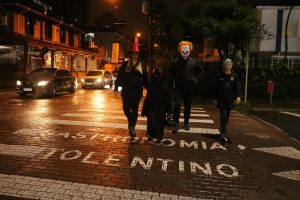 Rua Gastronômica de Santos terá noite de Halloween nesta terça-feira
