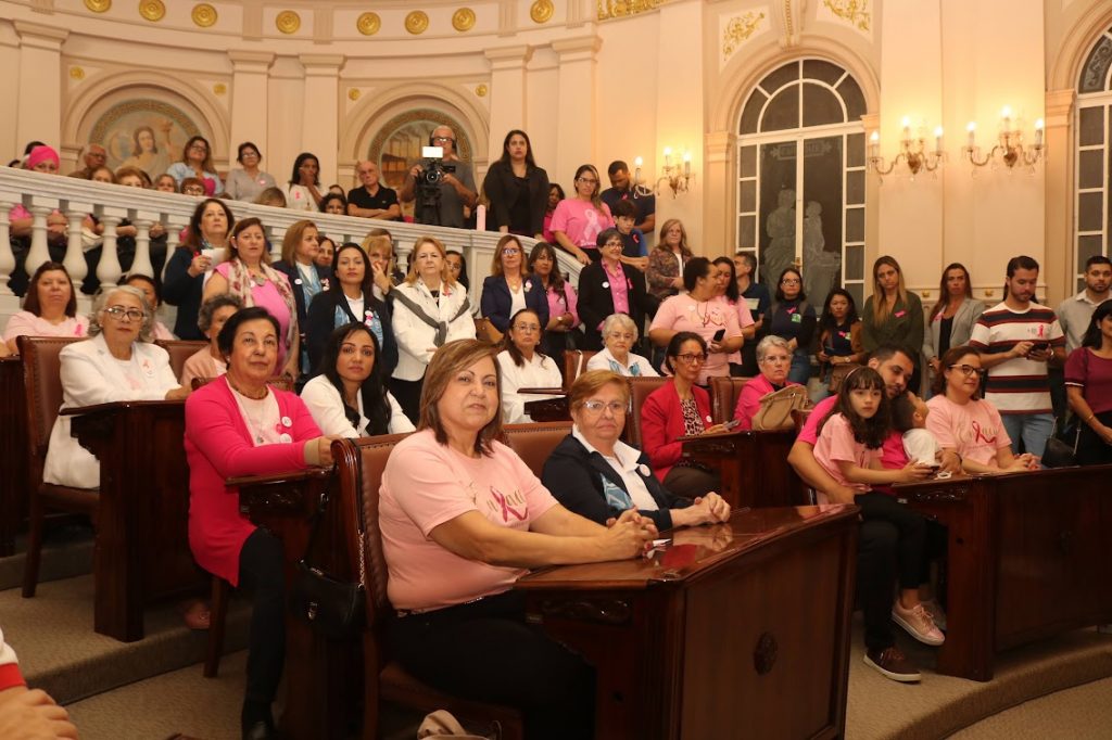 Outubro Rosa: Programação sobre o câncer de mama em Santos
