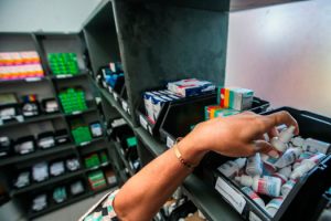 Beneficiários do Bolsa Família têm acesso gratuito a medicamentos do Farmácia Popular