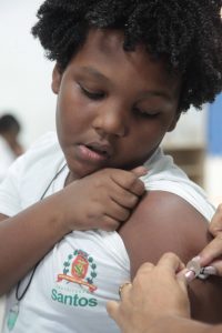 Santos ultrapassa 1,9 mil estudantes vacinados