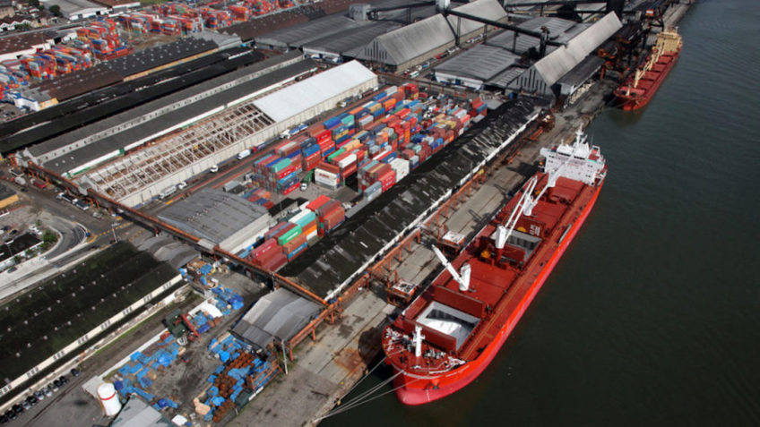Burocracia trava investimentos no porto | Jornal da Orla