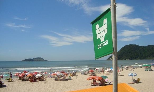 Bandeira vermelha ou verde na praia: fique atento à balneabilidade