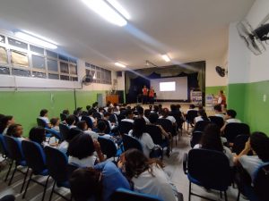 Alunos do 6º ano desbravam funções da Defesa Civil