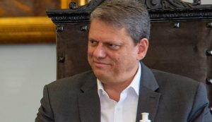 Tarcísio não terá candidato em Santos e manterá neutralidade