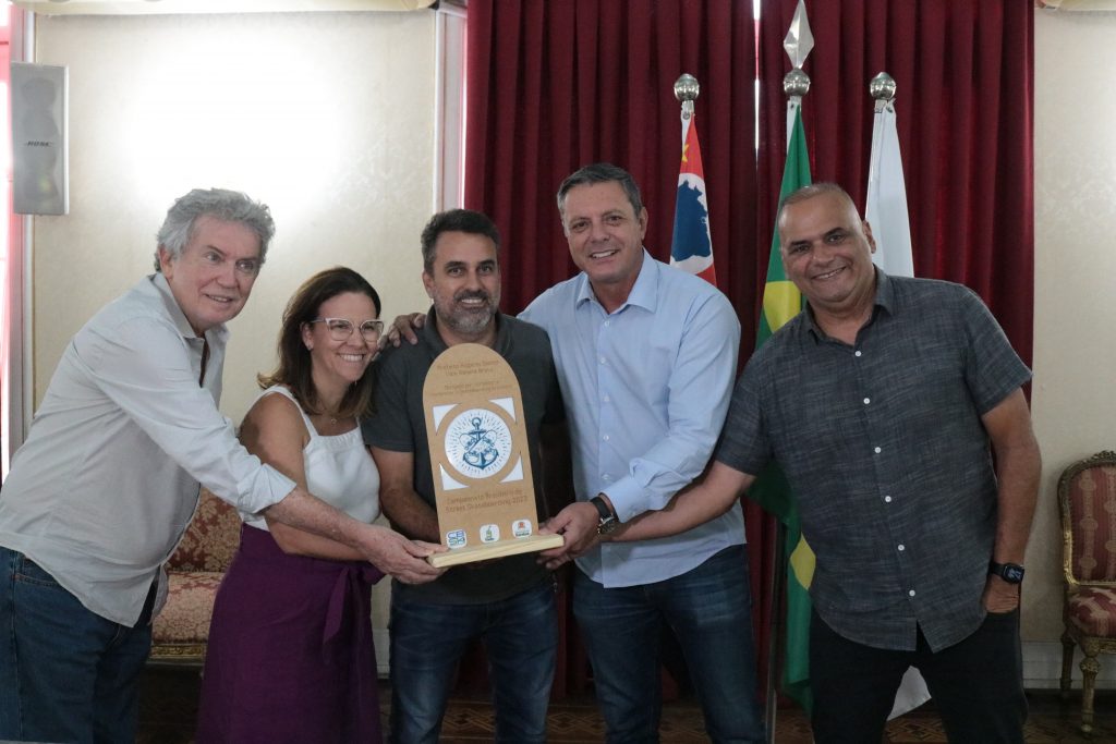 Santos é homenageada pela Confederação Brasileira de Skate