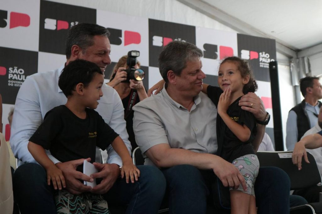 Governador e Prefeito realizam o sonho de 140 famílias