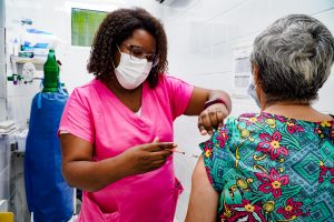 Bertioga inicia aplicação da dose de reforço Covid-19