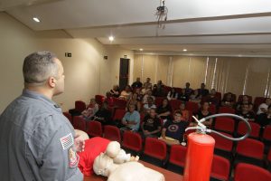Funcionários recebem capacitação de Corpo de Bombeiros
