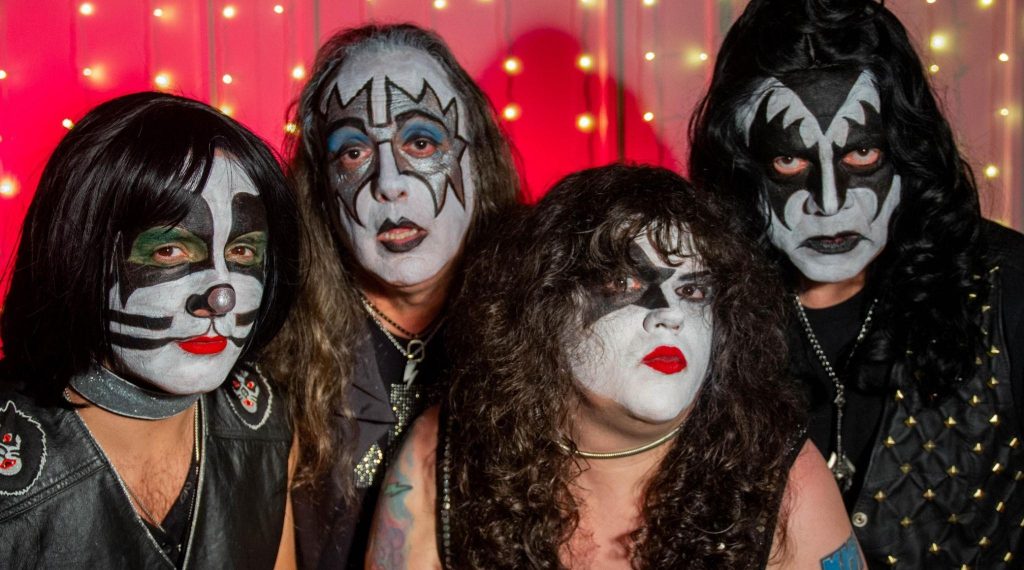 Kiss Cover faz show beneficente na Pinacoteca