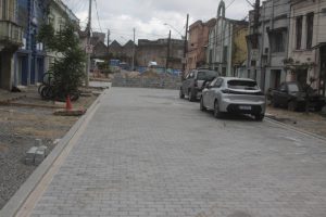 Rua República Portuguesa tem primeiro trecho repavimentado