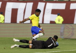 Endrick perde pênalti e Brasil é derrotado pelo Paraguai