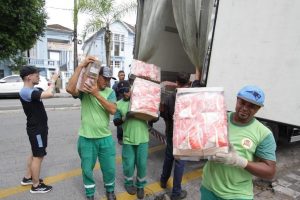 Empresa doa 10 toneladas de frango para o Fundo Social de Solidariedade