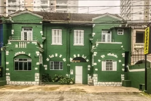Casal é encontrado morto em pousada