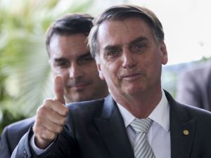 Bolsonaro se mantém em silêncio durante depoimento