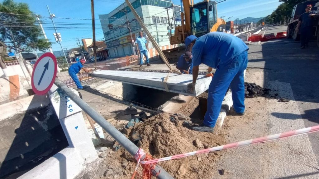 Começa ampliação de ponte em avenida da Zona Noroeste