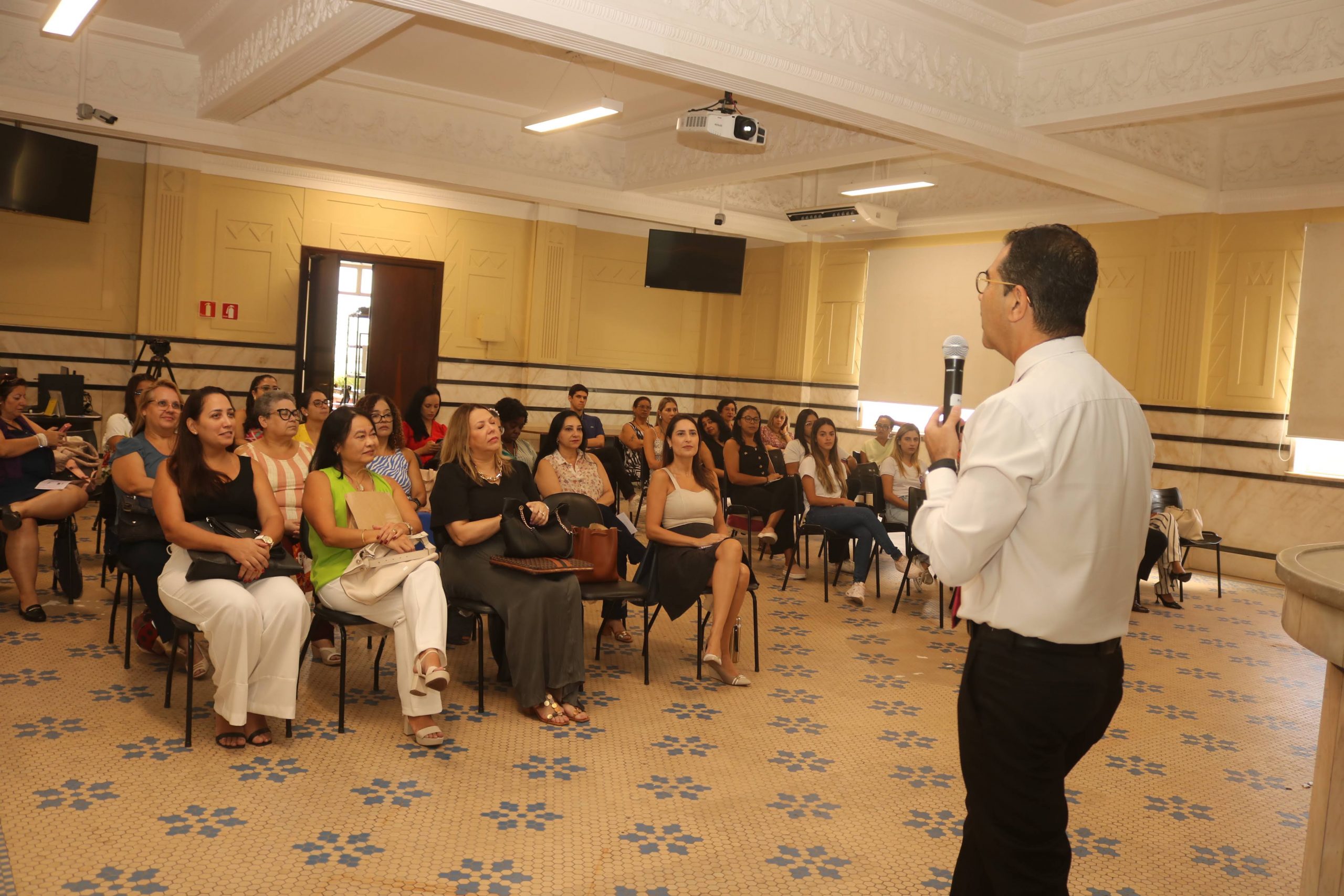 Capep Santos promove debate sobre cuidados de saúde para mulheres | Jornal da Orla