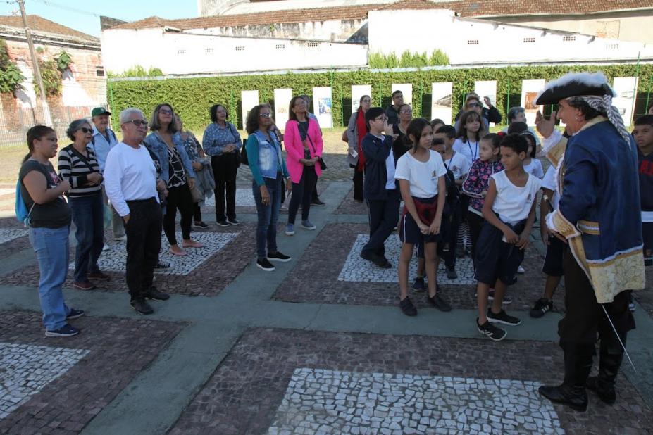 Visita interativa em Santos é opção de passeio no feriadão