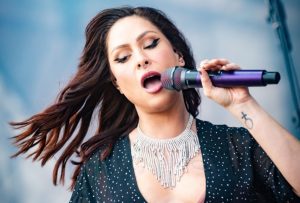 Pitty em Santos: cantora faz show gratuito nesta sexta
